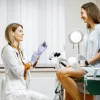 MERCATOR Dermagel gyno, steril speciális sebészeti kesztyű nőgyógyászati beavatkozásokhoz,hosszított mandzsettával 500 mm,púdermentes, S (50pár/doboz)